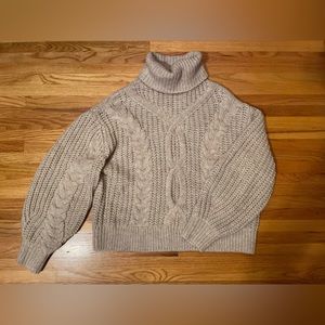 H&M oatmeal cable knit turtleneck sweater size small